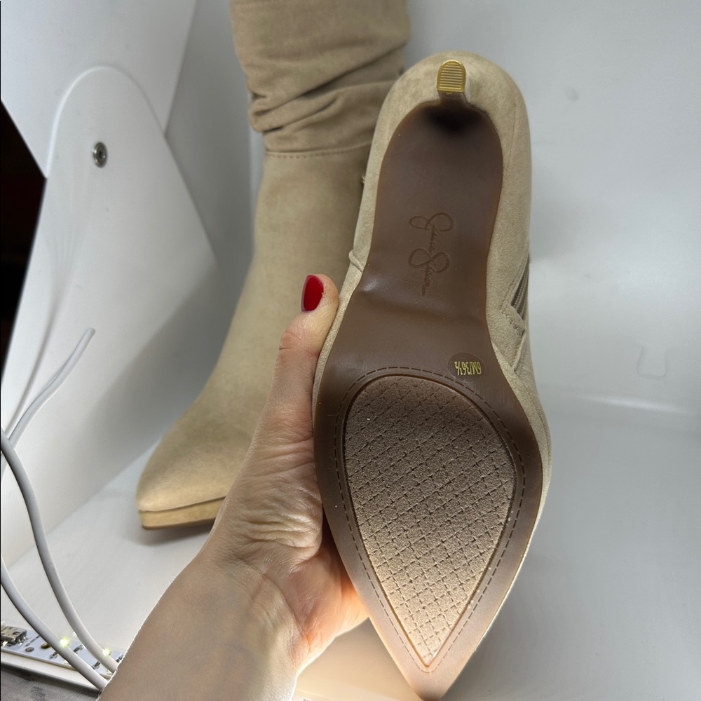 Jessica Simpson Cream Heeled Boots - Picture 4 of 6